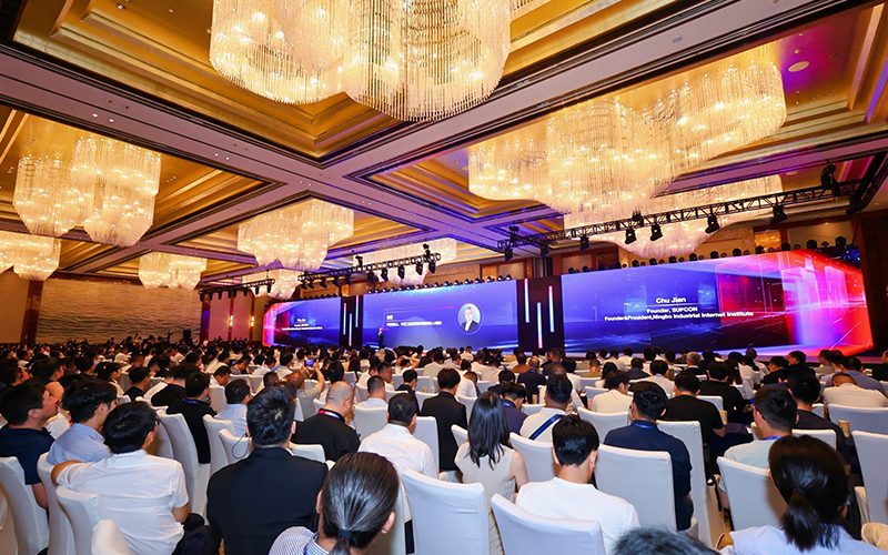 J9集团颁布全球首个流程工业可信大模型TPT 2，“工业AI数据同盟”同步成立